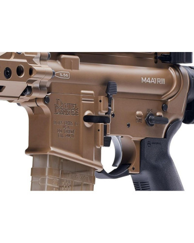 Karabinek samopowtarzalny Daniel Defense DD4 M4A1 RIS FDE Sandstrom, lufa 14," 12,5" M-LOK FDE, Riflespeed Gas Block, Huxwrx Fla